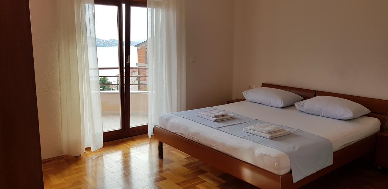 Apartmani Ferdi Трогір Екстер'єр фото