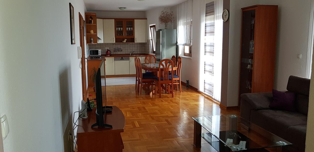 Apartmani Ferdi Трогір Екстер'єр фото
